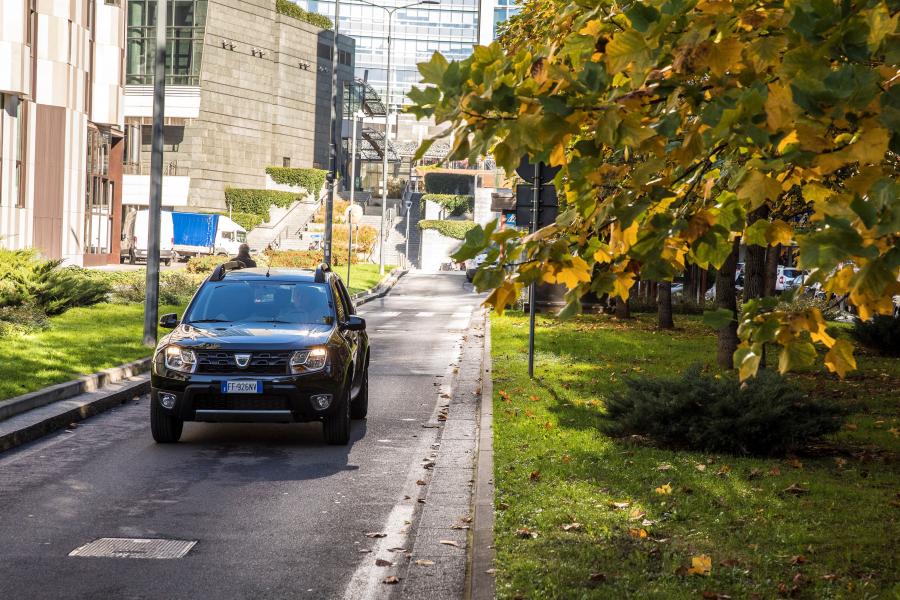  Dacia Duster Black Shadow 2016 года  (фото 12 из 28)